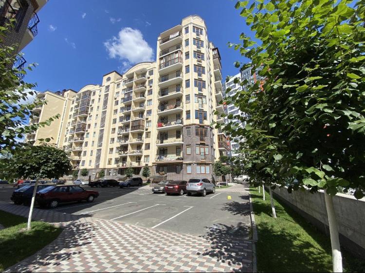 Luxury Emerald Apartments Ирпин Екстериор снимка