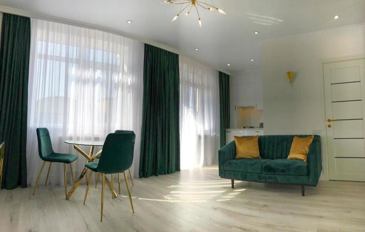Luxury Emerald Apartments Ирпин Екстериор снимка