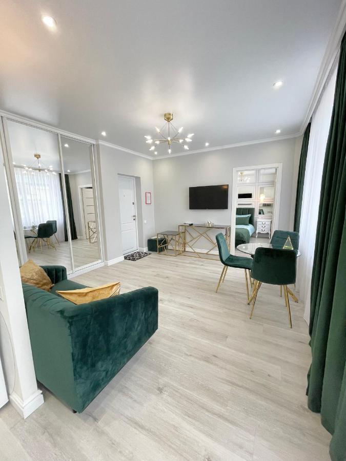 Luxury Emerald Apartments Ирпин Екстериор снимка
