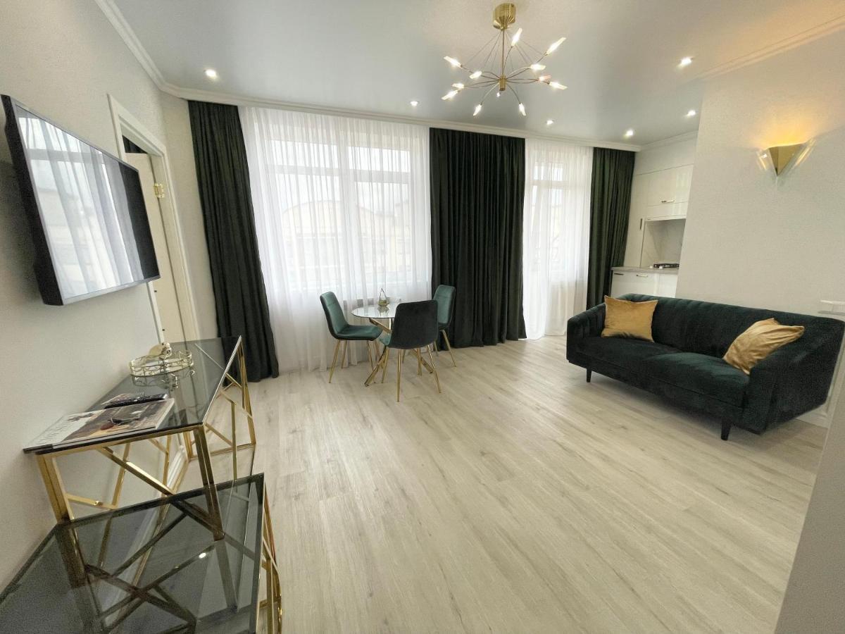 Luxury Emerald Apartments Ирпин Екстериор снимка