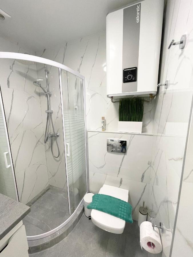 Luxury Emerald Apartments Ирпин Екстериор снимка