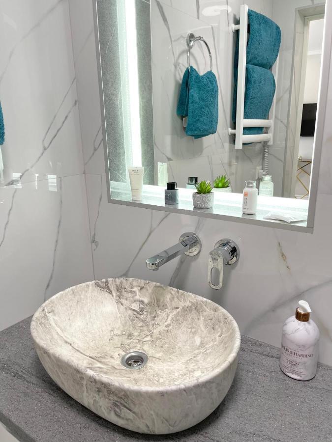 Luxury Emerald Apartments Ирпин Екстериор снимка