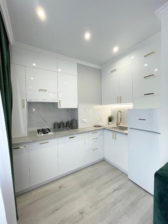 Luxury Emerald Apartments Ирпин Екстериор снимка